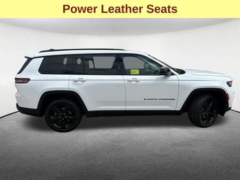 Used 2023 Jeep Grand Cherokee L Limited w/ Black Appearance Package AWD/4WD image 12