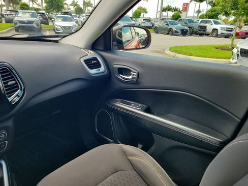 Used 2019 Jeep Compass Sport FWD image 17