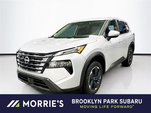 Used 2024 Nissan Rogue SV image 1