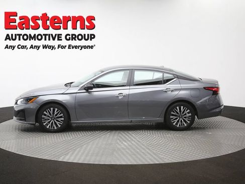 Used 2025 Nissan Altima 2.5 SV FWD image 59