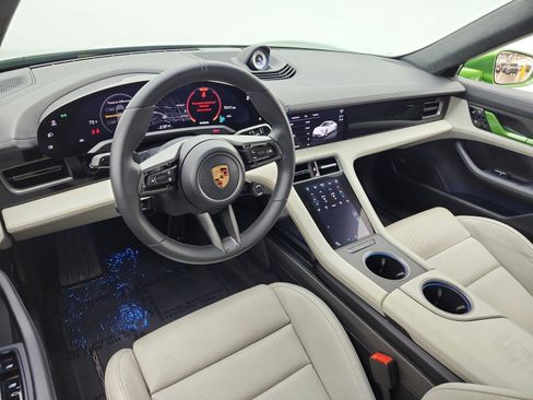 Used 2020 Porsche Taycan image 9