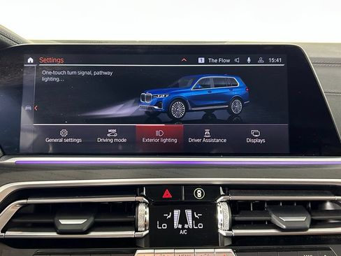 Used 2022 BMW X7 xDrive40i w/ Premium Package AWD/4WD image 21
