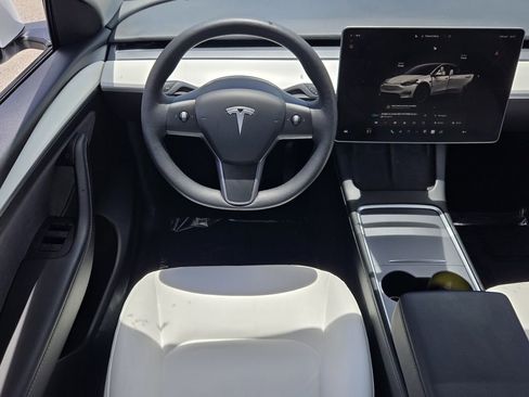 Used 2022 Tesla Model Y Long Range AWD/4WD image 13