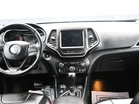 Used 2019 Jeep Cherokee Trailhawk w/ Cold Weather Group image 13