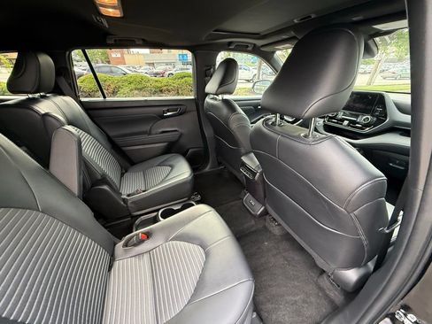 Used 2025 Toyota Highlander XSE AWD/4WD image 37