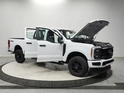 Used 2023 Ford F250 XL w/ STX Appearance Package AWD/4WD image 9