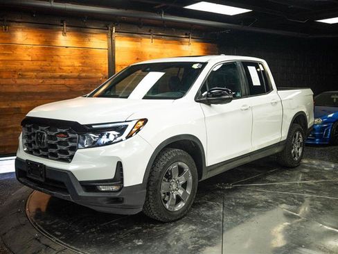 Used 2024 Honda Ridgeline TrailSport image 2