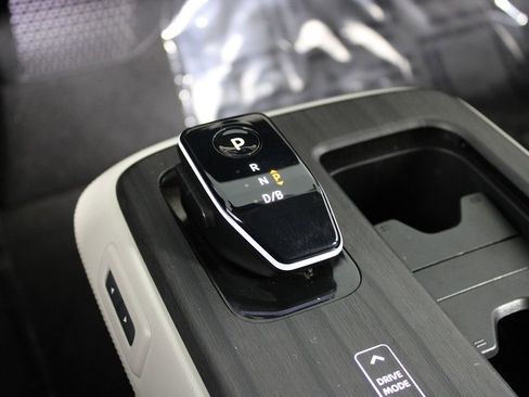 Used 2024 Nissan Ariya FWD image 18