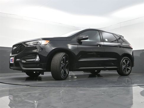 Used 2022 Ford Edge ST image 25