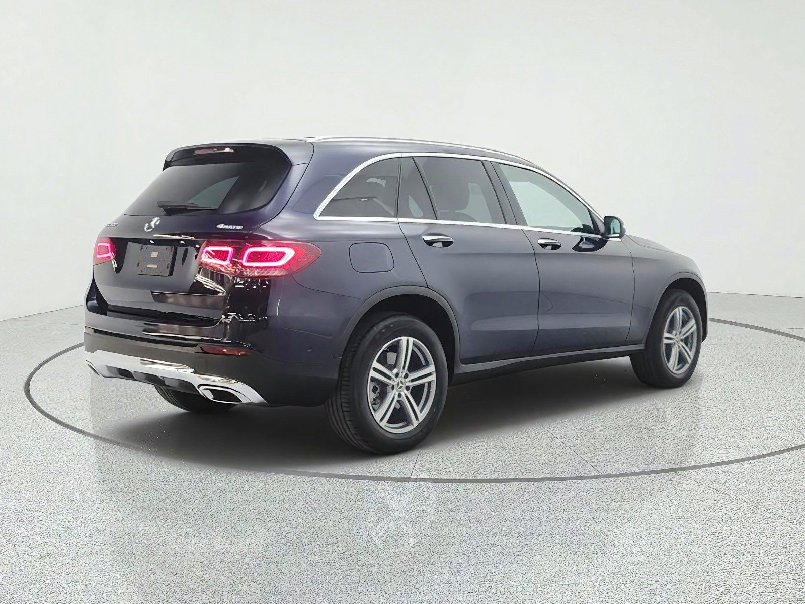 Certified 2022 Mercedes-Benz GLC 300 4MATIC w/ Premium Package Lite image 5
