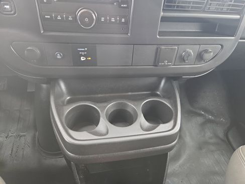 Used 2017 Chevrolet Express 2500 image 19