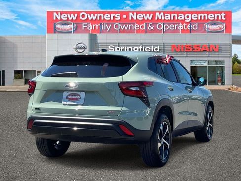 Used 2024 Chevrolet Trax RS w/ Driver Confidence Package FWD image 5