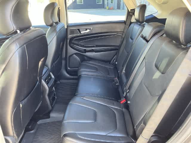 Used 2017 Ford Edge Titanium w/ Equipment Group 302A AWD/4WD image 17