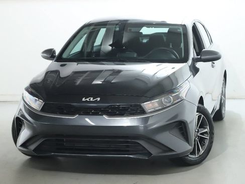 Used 2023 Kia Forte LXS FWD image 3