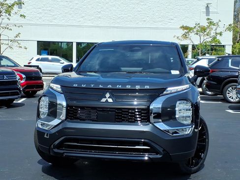 New 2026 Mitsubishi Outlander LE FWD image 2