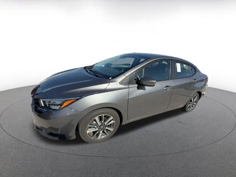 Used 2025 Nissan Versa SV image 3