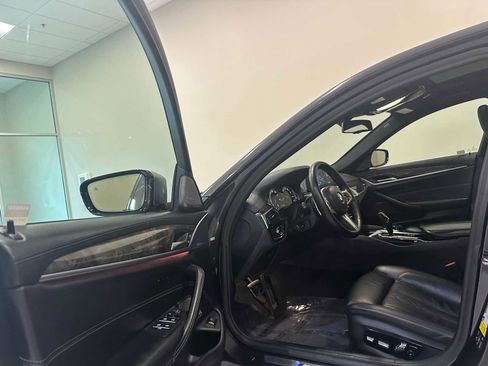 Used 2018 BMW M550i xDrive image 23