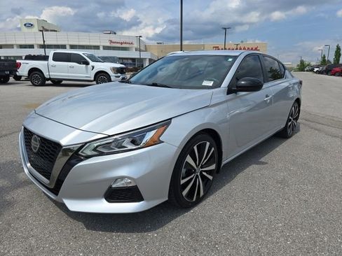 Used 2022 Nissan Altima 2.5 SR FWD image 1