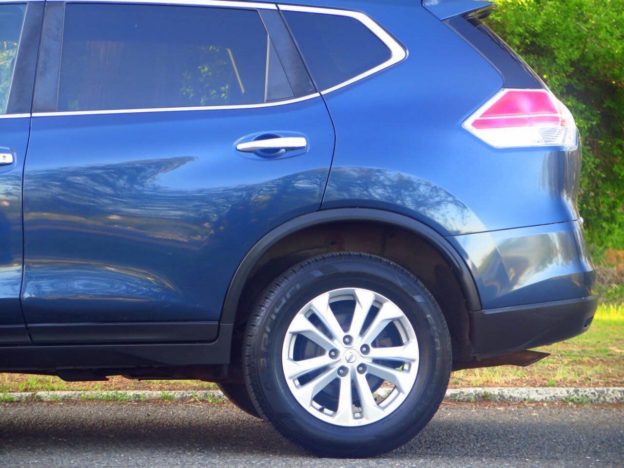 Used 2016 Nissan Rogue SV AWD/4WD image 20