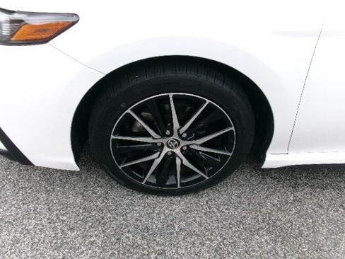 Used 2024 Toyota Camry SE w/ Convenience Package FWD image 9