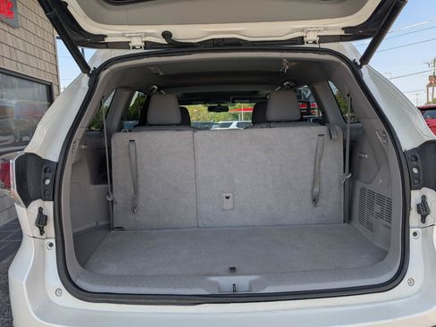 Used 2015 Toyota Highlander Limited FWD image 25