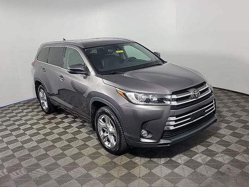 Used 2018 Toyota Highlander Limited AWD/4WD image 2