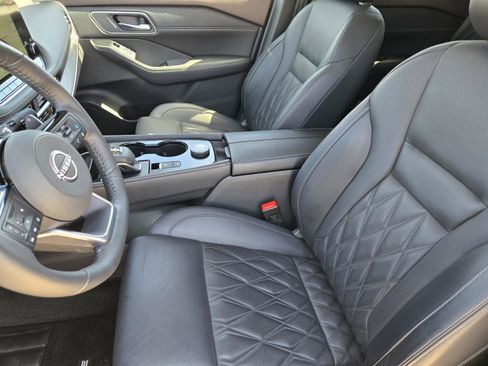 Used 2022 Nissan Rogue Platinum w/ Head-Up Display Package image 18