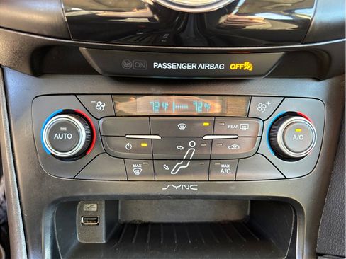 Used 2018 Ford Focus SEL FWD image 24