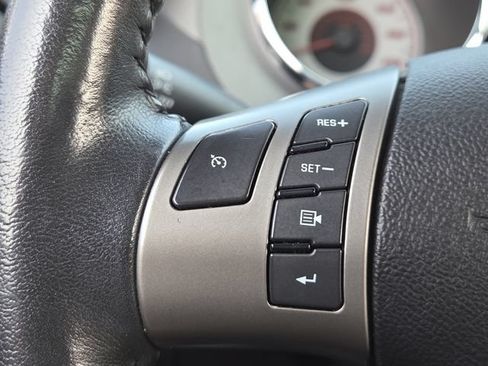Used 2006 Pontiac Solstice Convertible w/ Premium Package RWD image 4