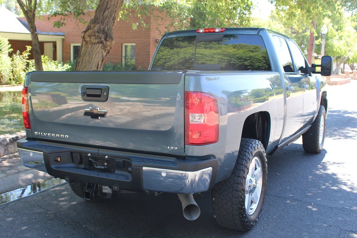 Used 2013 Chevrolet Silverado 2500 LTZ w/ LTZ Plus Package AWD/4WD image 6