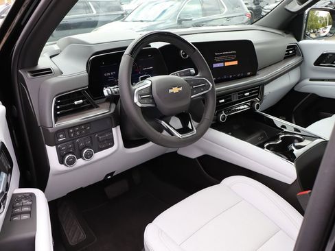New 2025 Chevrolet Suburban Premier image 14