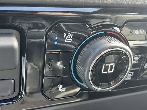 Used 2023 Chevrolet Silverado 1500 ZR2 w/ Technology Package image 21