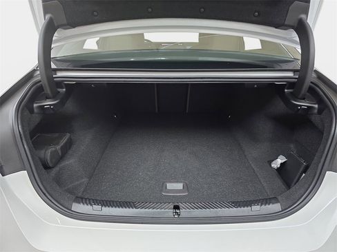 Used 2025 BMW i5 xDrive40 w/ Premium Package image 15