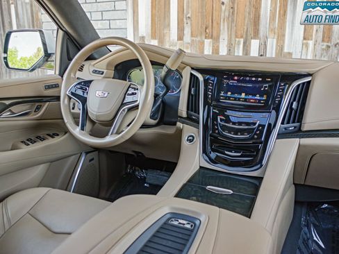 Used 2019 Cadillac Escalade Platinum AWD/4WD image 16