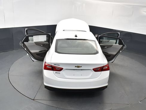 Used 2021 Chevrolet Malibu LS FWD image 18