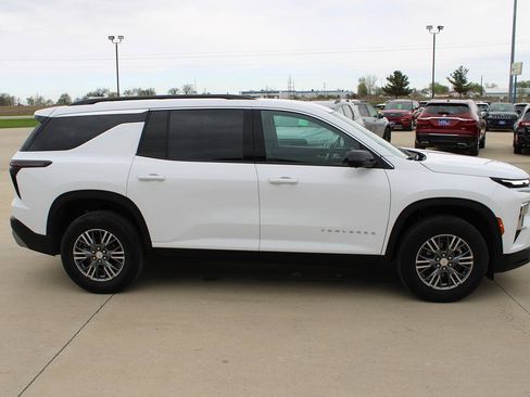 Used 2024 Chevrolet Traverse LT AWD/4WD image 4