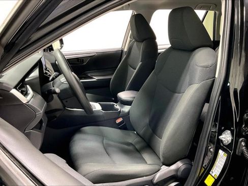 Certified 2025 Toyota RAV4 LE image 25