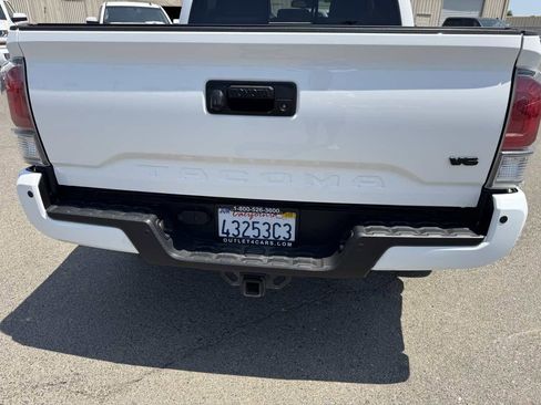 Used 2021 Toyota Tacoma TRD Sport w/ Technology Package image 11