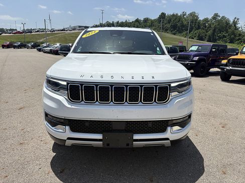 Used 2024 Jeep Wagoneer L Series II w/ Flexible Seating Group AWD/4WD image 8
