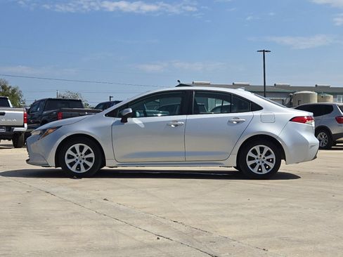 Used 2025 Toyota Corolla LE FWD image 2