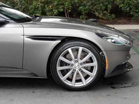 Used 2019 Aston Martin DB11 Volante image 25