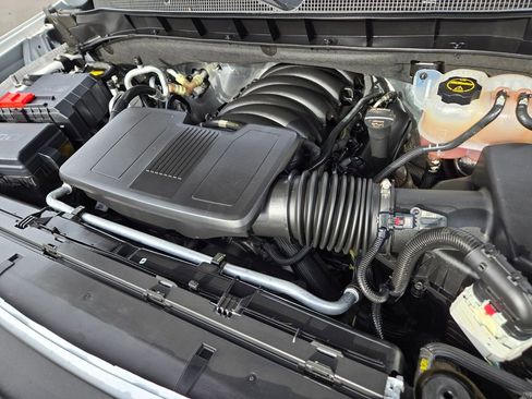 Used 2024 Chevrolet Suburban LT image 16