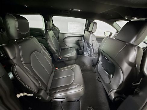 New 2026 Chrysler Pacifica Select w/ S Appearance Package image 20
