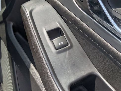 Used 2022 Chevrolet Traverse LT FWD image 37