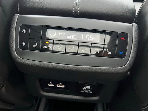 Used 2024 Nissan Pathfinder Platinum image 21