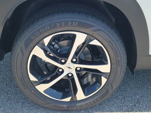 New 2026 Chevrolet Trax RS FWD image 3