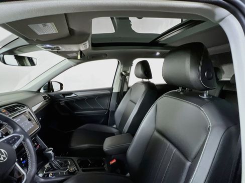 Used 2023 Volkswagen Tiguan SE AWD/4WD image 21