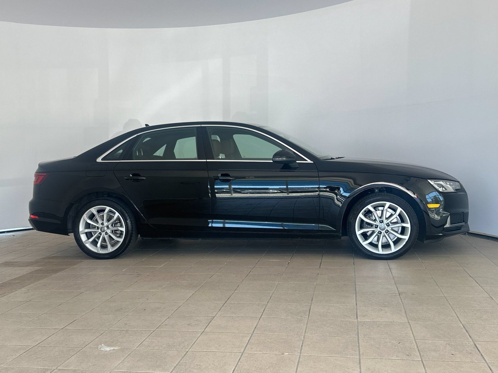 Used 2019 Audi A4 2.0T Premium w/ Convenience Package FWD image 7