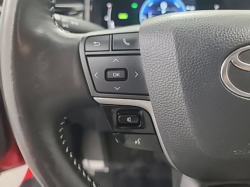 Used 2025 Toyota Camry SE FWD image 28