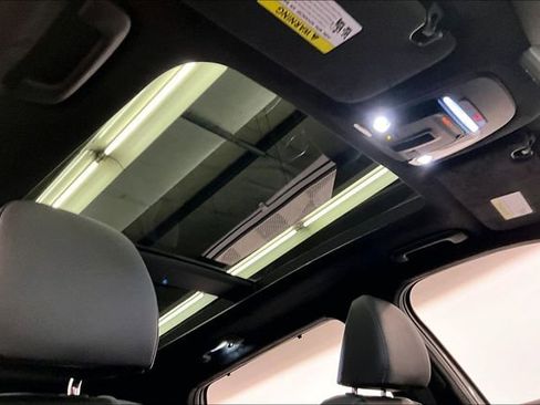 Used 2024 Kia Sorento SX Prestige image 17